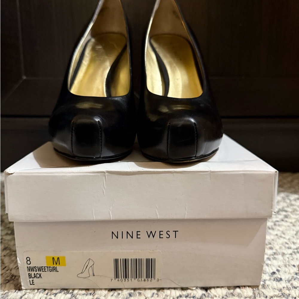 Nine West Black Heeled Shoes with Elegant Design